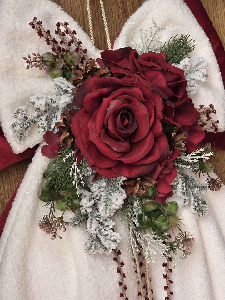 Fiocco natalizio in velluto bordeaux e lana bouclé con campana Gentile Ricami