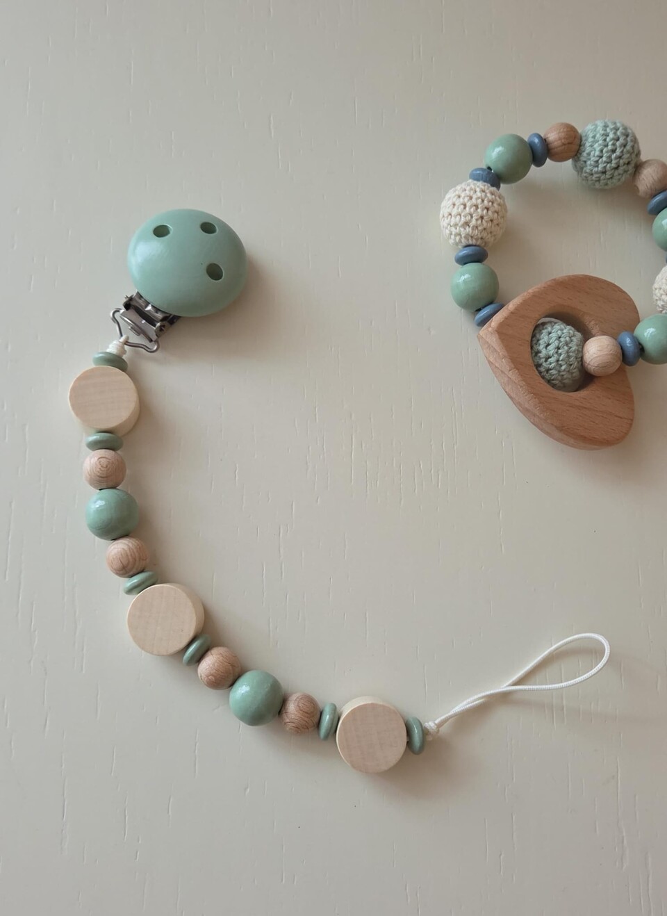 Catenella porta ciuccio in legno naturale Gentile Baby Couture Cerchi