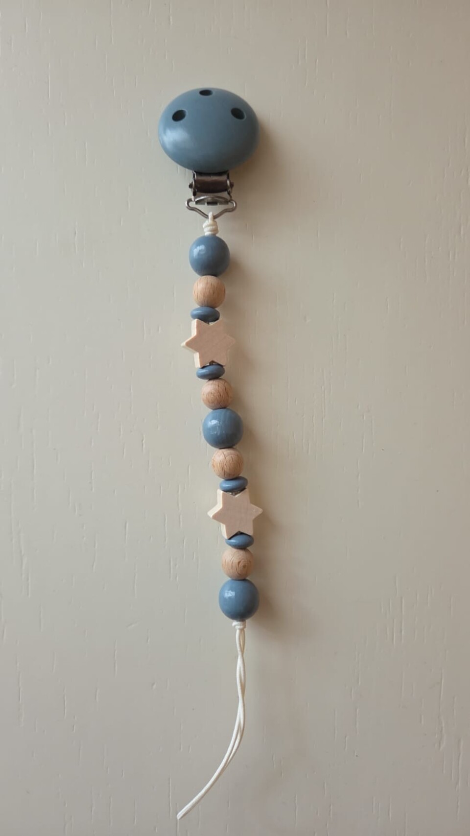 Catenella porta ciuccio in legno naturale Grigio Polvere Gentile Baby Couture Stelle