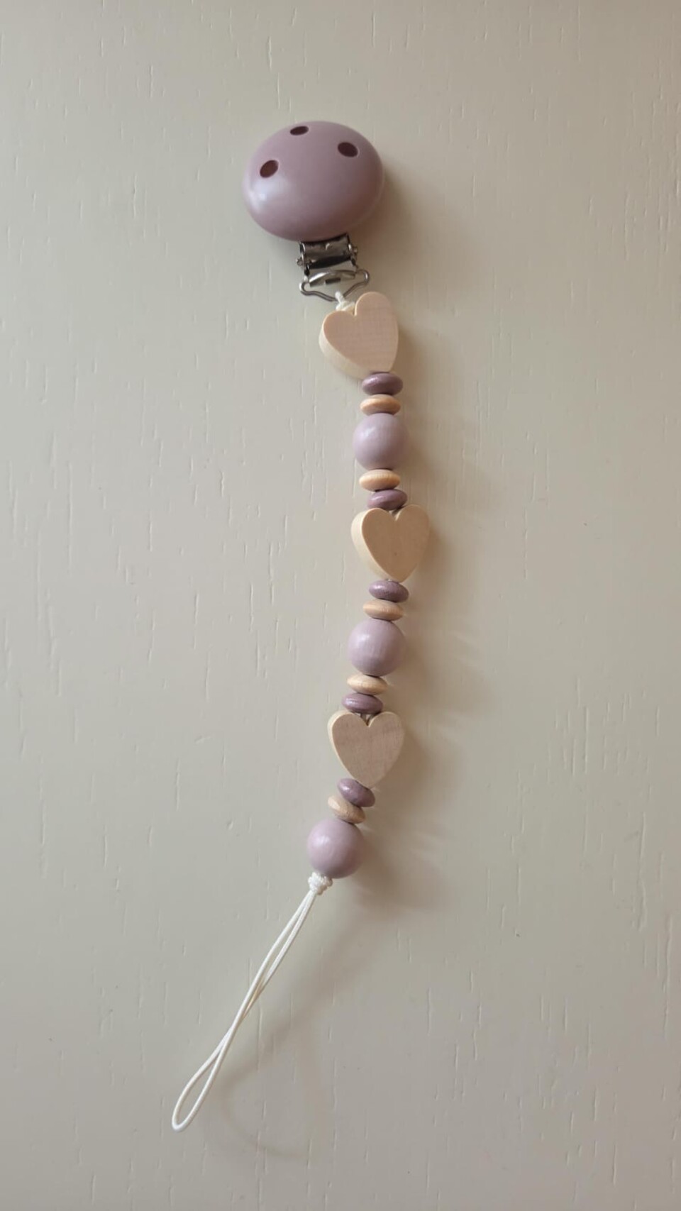 Catenella porta ciuccio in legno naturale Gentile Baby Couture Cuori