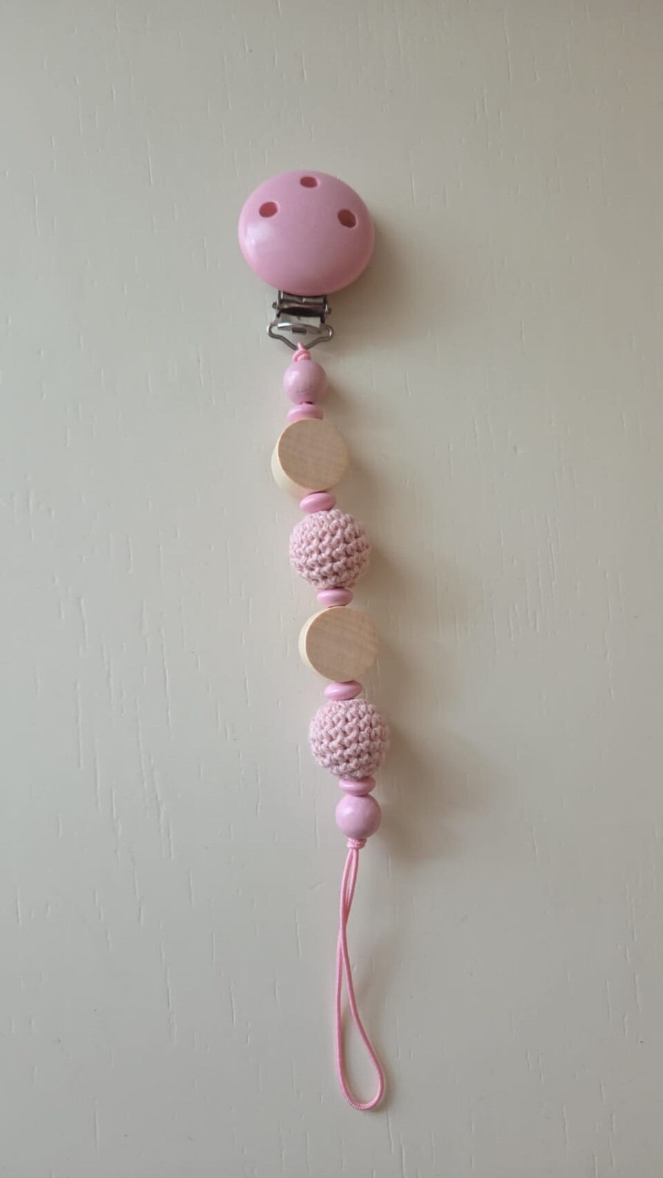 Catenella porta ciuccio in legno naturale Rosa Gentile Baby Couture Uncinetto