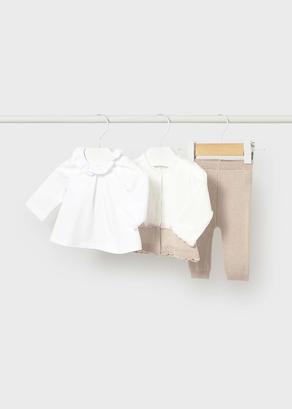 Completo 3 pezzi in cotone Tortora / Panna Mayoral