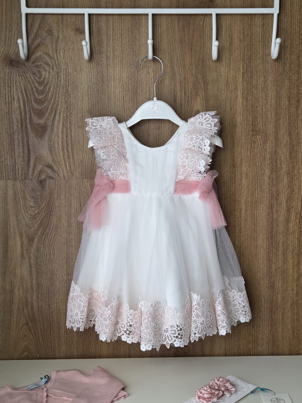 Abito elegante con tulle e pizzo ricamato Bianco / Rosa Abel e Lula
