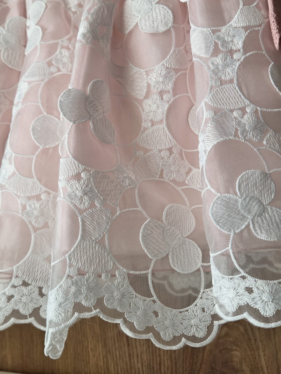 Abito elegante in organza ricamata Rosa / Bianco Abel e Lula