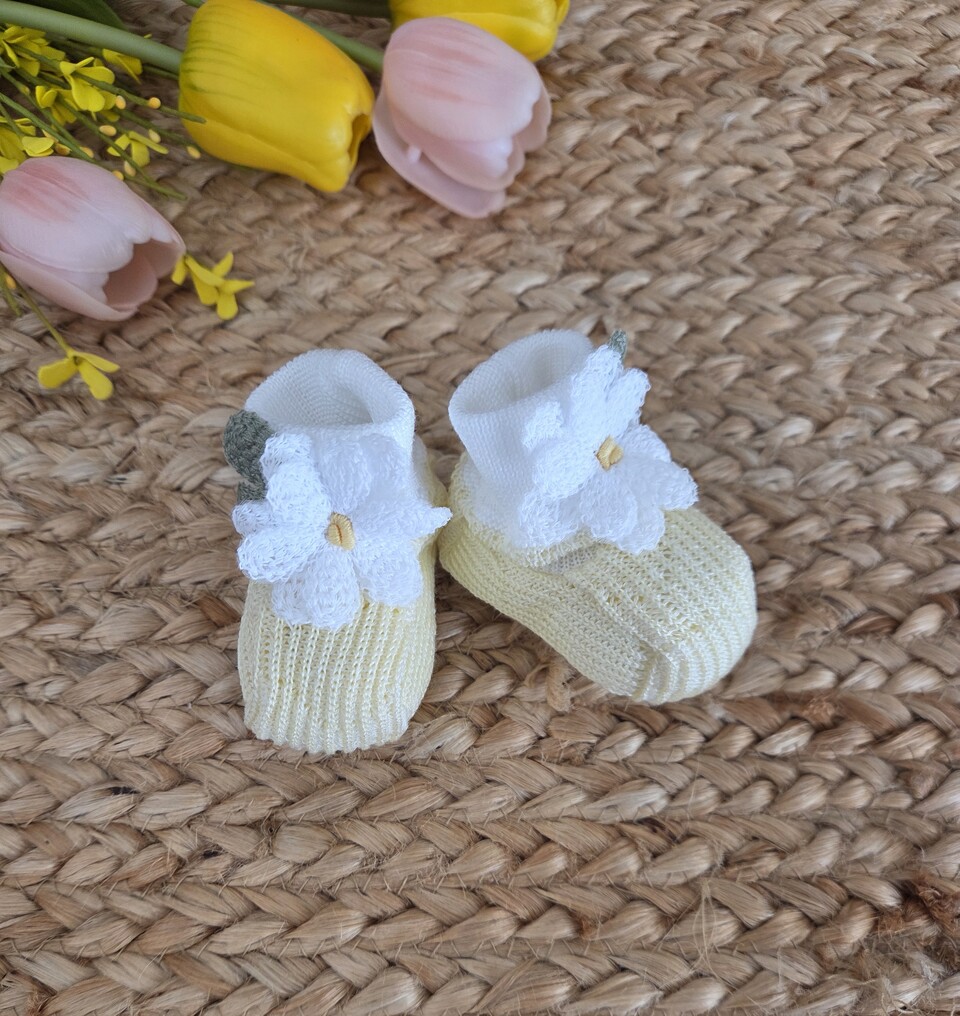 Completo nascita 7 pezzi in filo di cotone giallo Margherite Marlù EK21