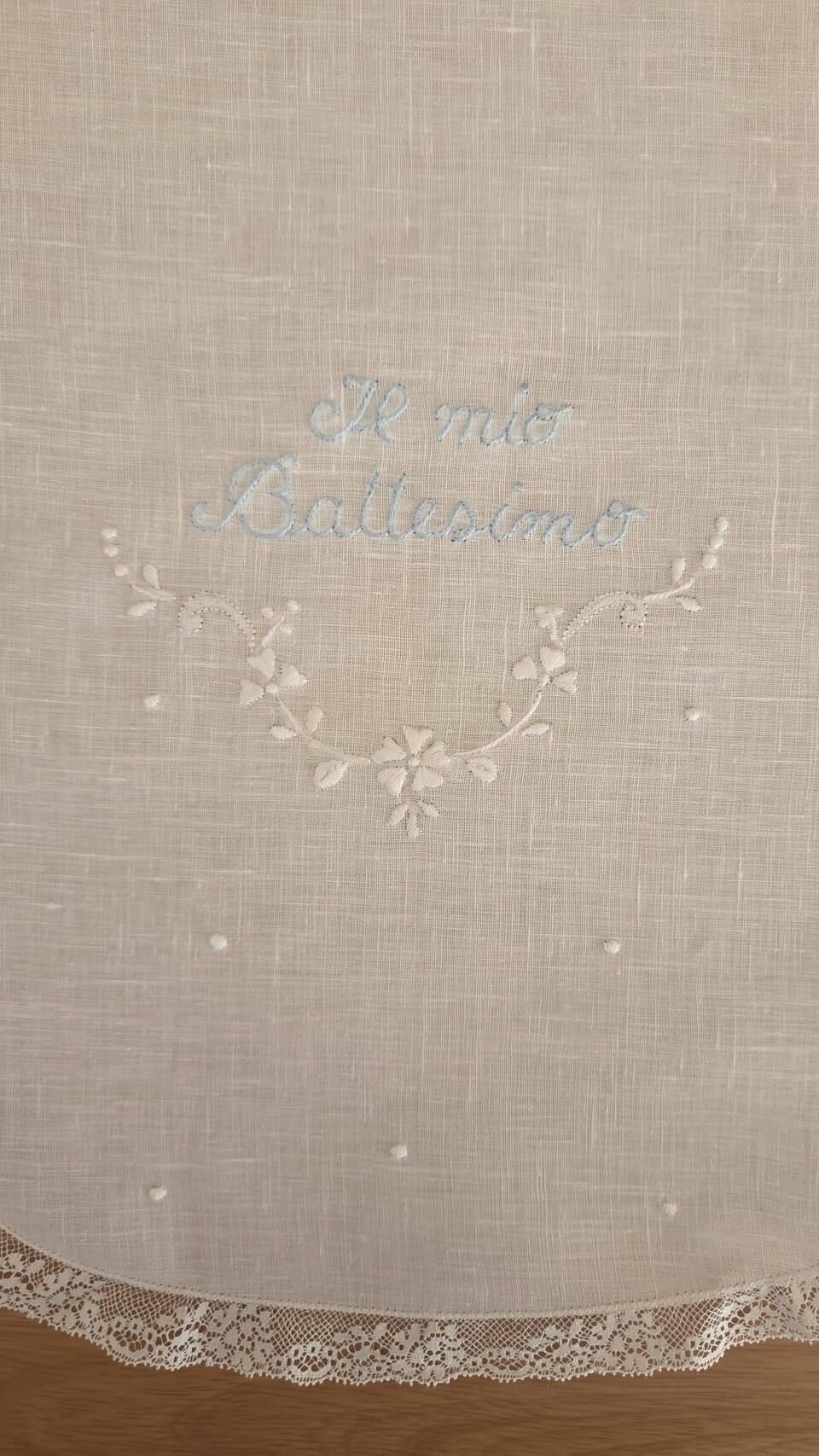 Set Camice Battesimo con fazzoletto in puro lino ricamato a mano Gentile Baby Couture