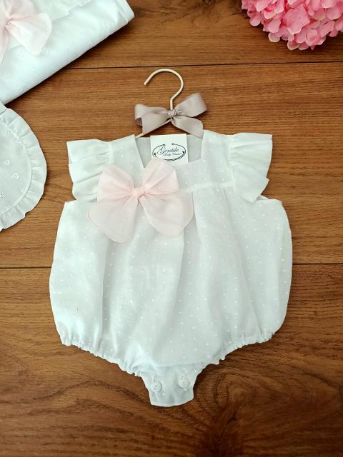 Pagliaccetto con cuffietta in Plumetis Bianco/Rosa taglia 0-3 mesi Gentile Baby Couture