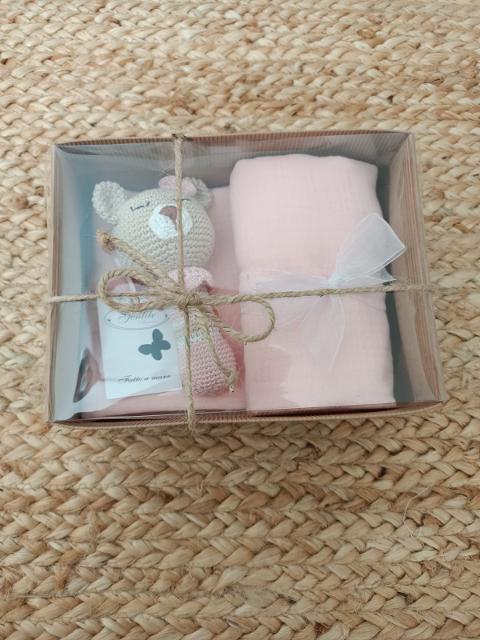 Box regalo mussole e sonaglino Amigurumi Rosa Gentile Baby Couture Orsetto