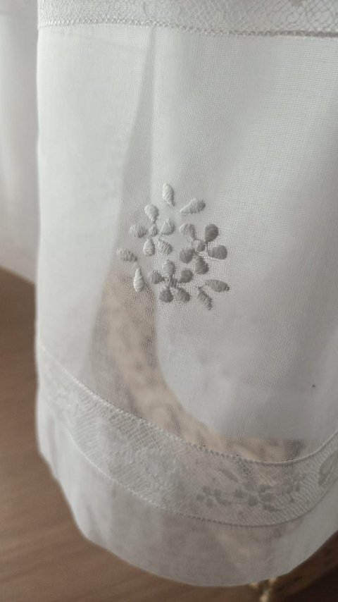 Abito da Battesimo in organza Bianca ricamato a mano taglia 6-9 mesi Gentile Baby Couture Ricamato a mano