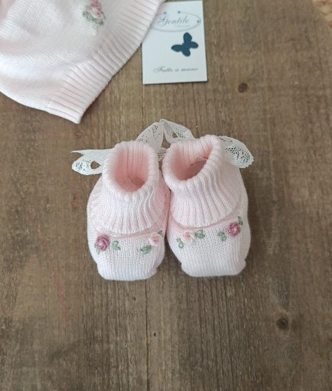 Babbucce in filo di puro cotone con ricamo a mano e fiocchetto in pizzo Gentile Baby Couture