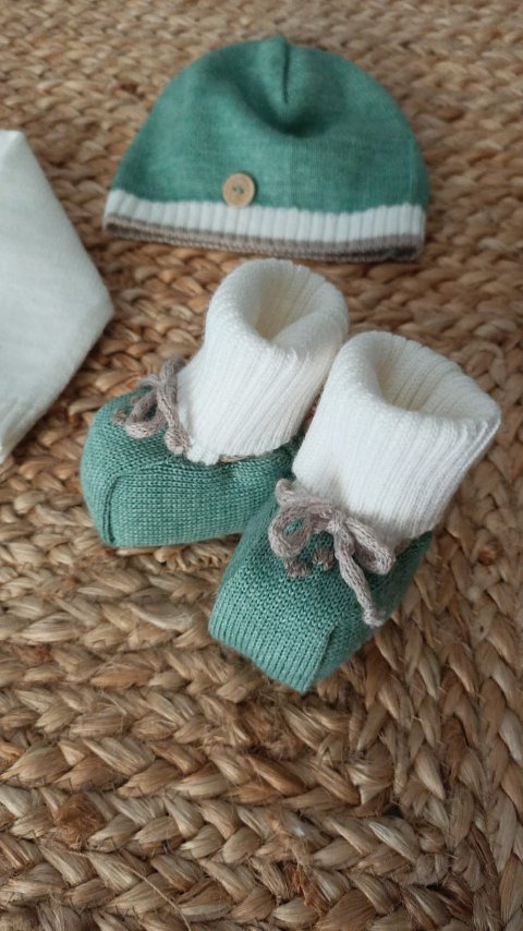 Tutina con cappellino e babbucce in misto lana Panna / Verde / Tortora taglia 3 mesi Bimbalò Orsetto