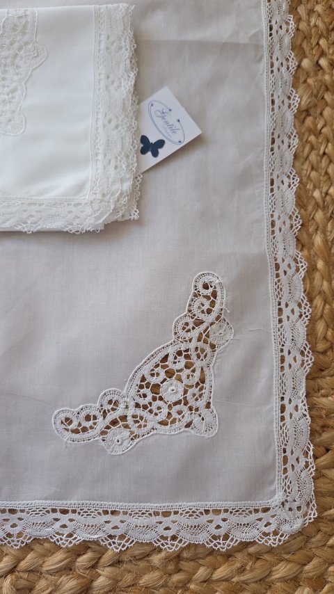 Mussole in puro cotone con pizzo di Cantù Gentile Baby Couture