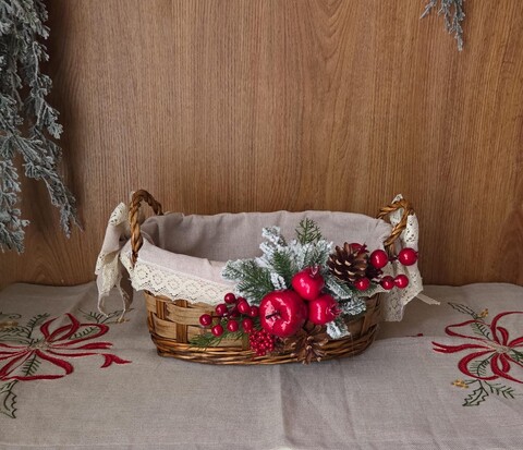 Cesto Natalizio in vimini con cotone e merletto Gentile Ricami