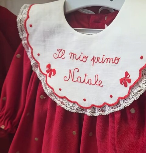 Bavetta natalizia in puro lino ricamata a mano Gentile Baby Couture Il mio primo Natale
