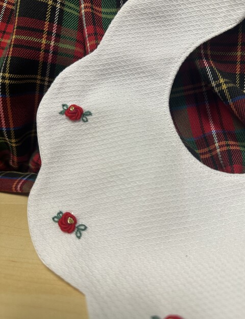 Bavetta in puro cotone bianca con fiorellini ricamati a mano Gentile Baby Couture Punto vapore