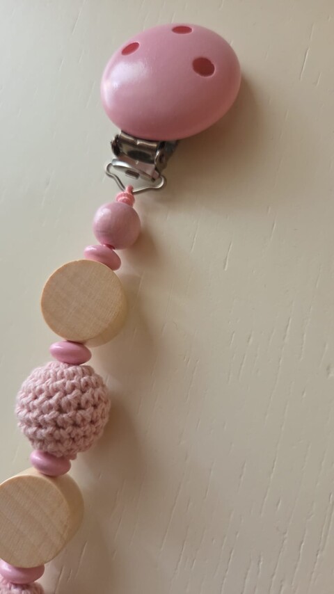 Catenella porta ciuccio in legno naturale Rosa Gentile Baby Couture Uncinetto