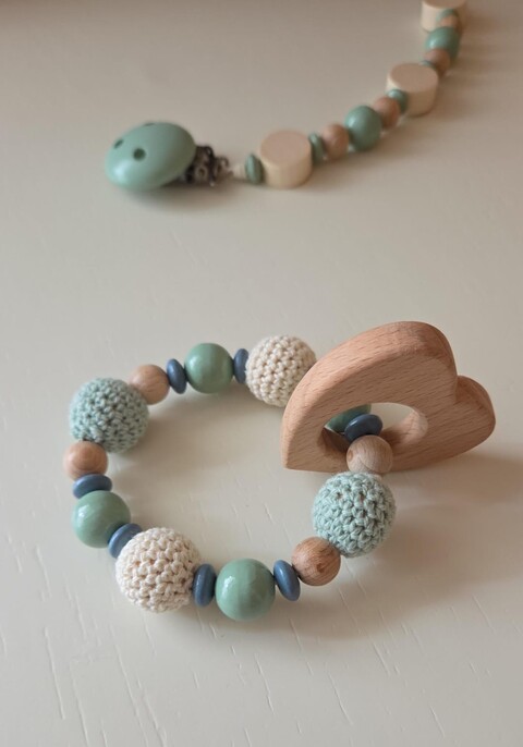 Massaggiagengive in legno naturale e palline a uncinetto Verde Salvia Gentile Baby Couture Cuore in legno
