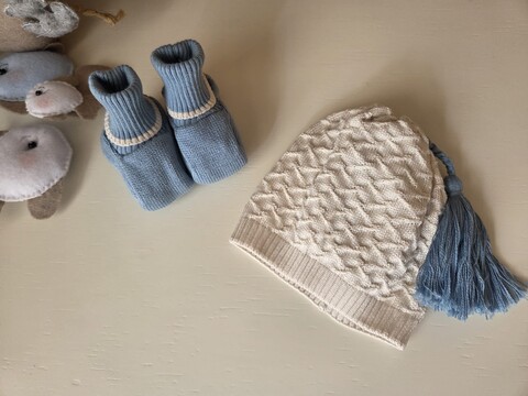 Set cappellino e babbucce in puro cotone Natural Bio / Carta da zucchero taglia unica Marlù