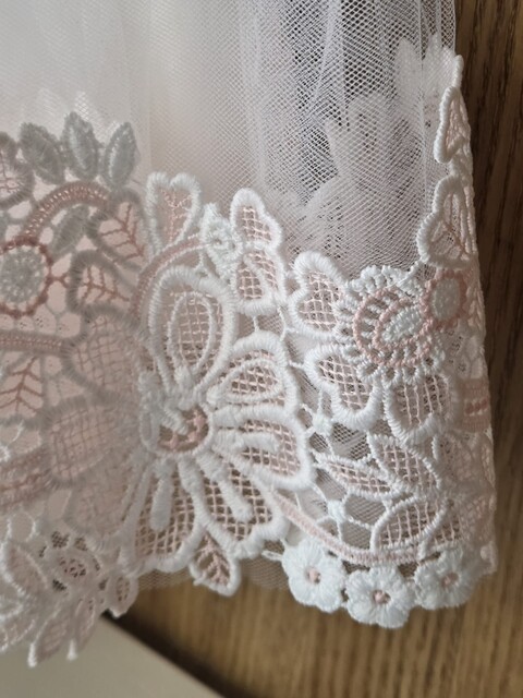 Abito elegante con tulle e pizzo ricamato Bianco / Rosa Abel e Lula