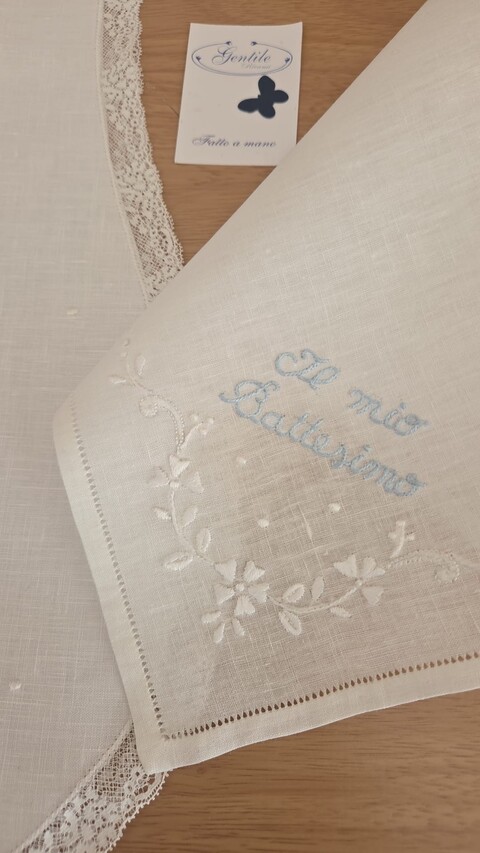 Set Camice Battesimo con fazzoletto in puro lino ricamato a mano Gentile Baby Couture