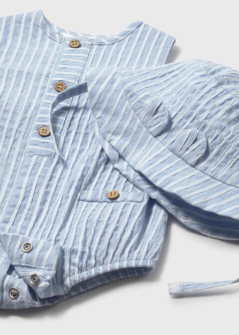 Pagliaccetto in cotone a righe con cappellino Cielo / Bianco Mayoral