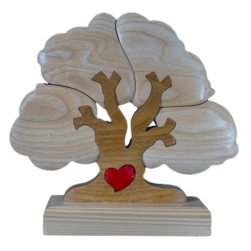 Albero della Famiglia/albero della vita/albero della fortuna/albero con incisione laser in legno di frassino a 4 componenti con cuore rosso  nel tronco/incisione dei nomi