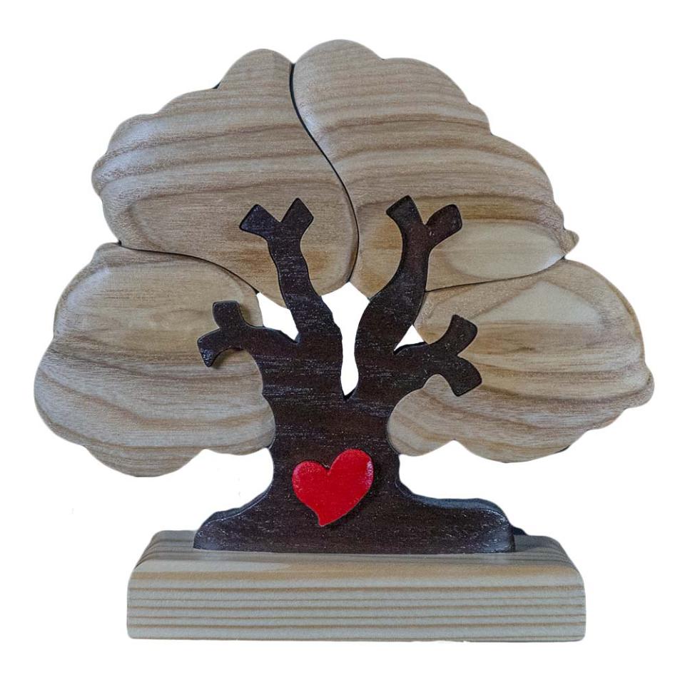 Albero della Famiglia/albero della vita/albero della fortuna/albero con incisione laser in legno di frassino a 4 componenti con cuore rosso  nel tronco/incisione dei nomi