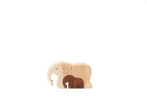 Elefantino in legno con cucciolo - Santa Venerina (Catania)
