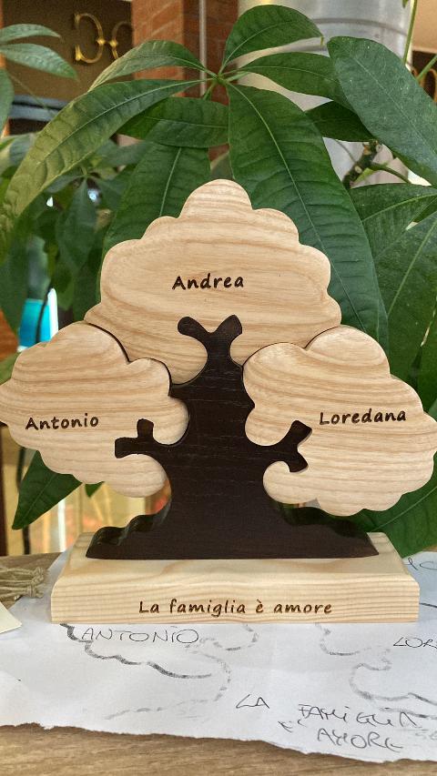 Albero Family intagliato artigianalmente legno di qualità  a 3 nomi