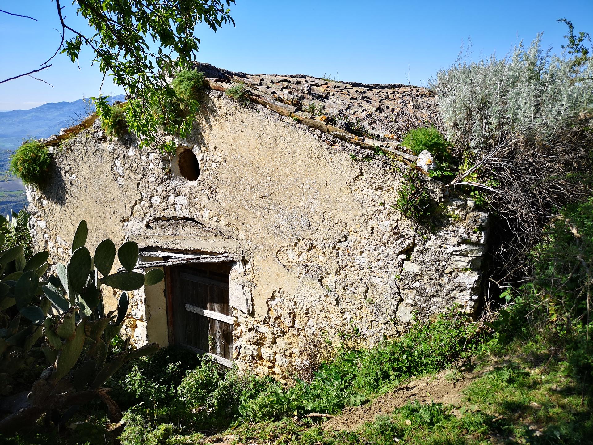 Fabbricato indipendente in Vendita a Giuliana periferia (Palermo)