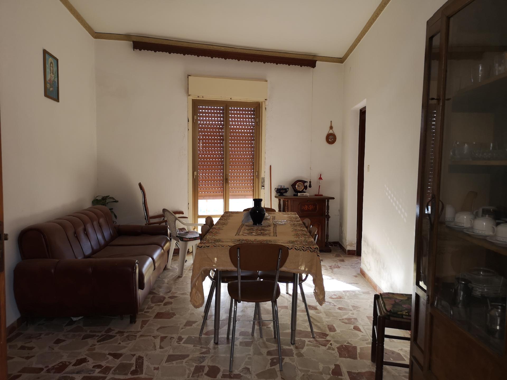 Fabbricato indipendente in Vendita a Giuliana Centro Storico (Palermo)