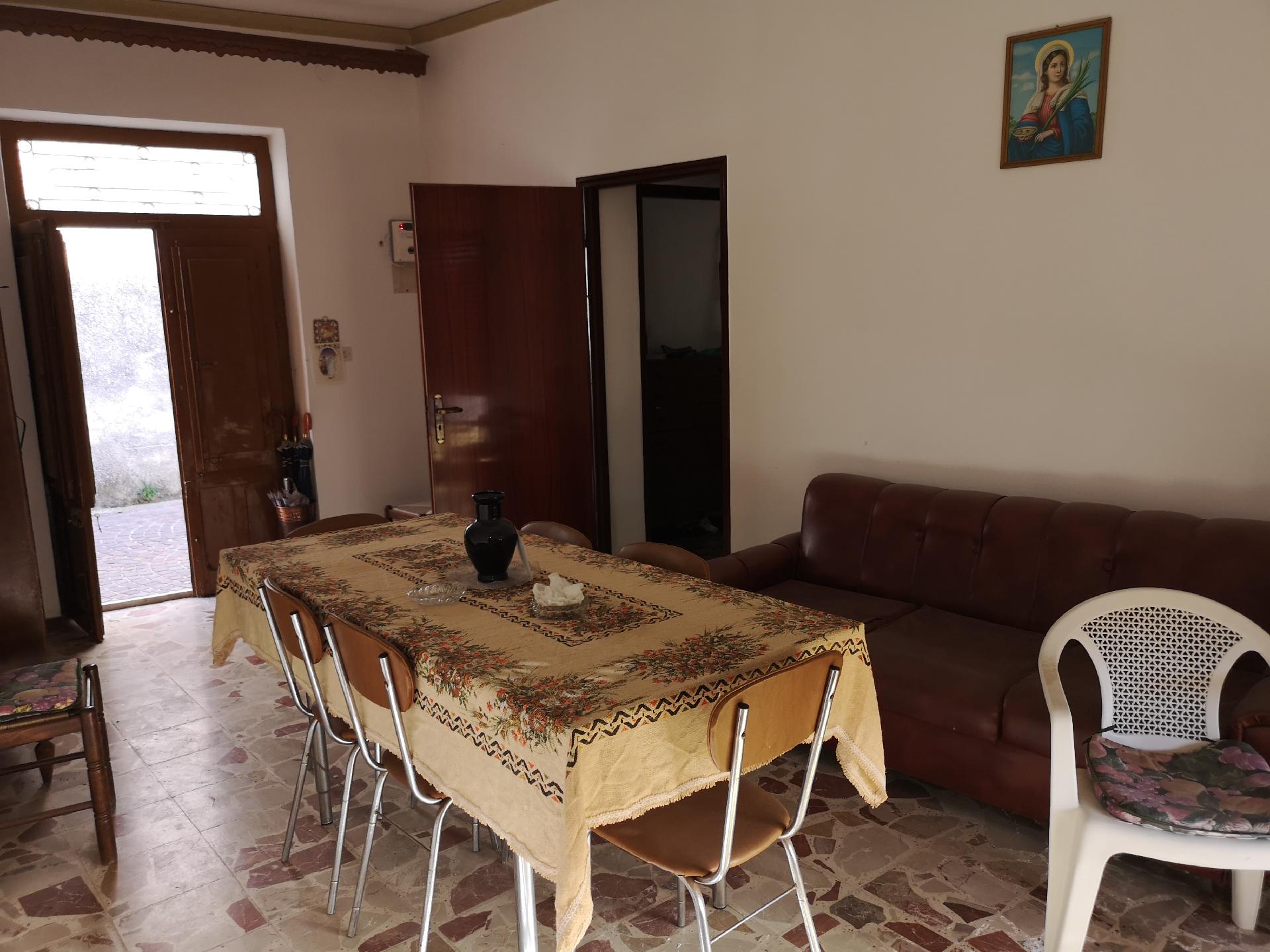 Fabbricato indipendente in Vendita a Giuliana Centro Storico (Palermo)