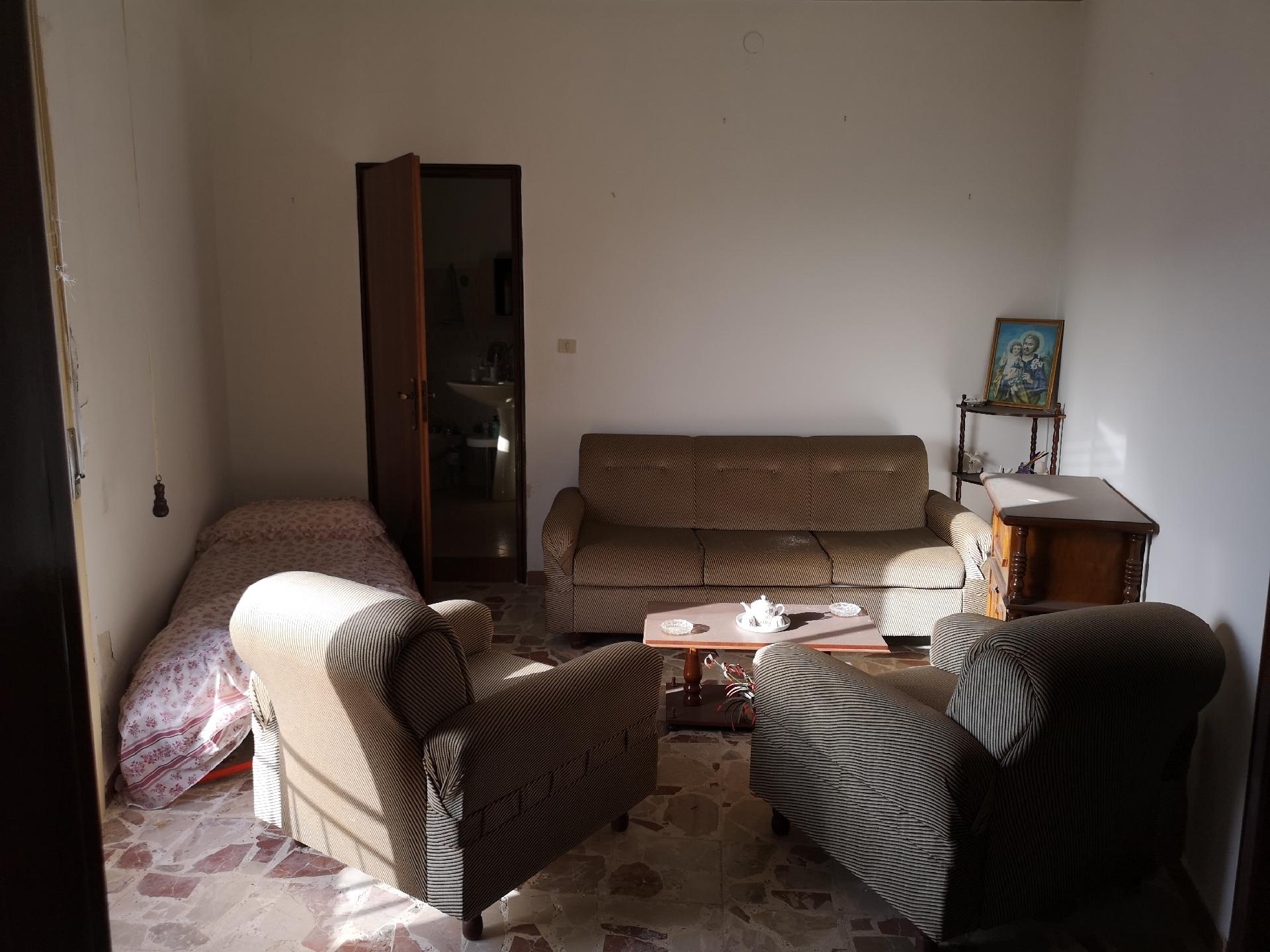Fabbricato indipendente in Vendita a Giuliana Centro Storico (Palermo)