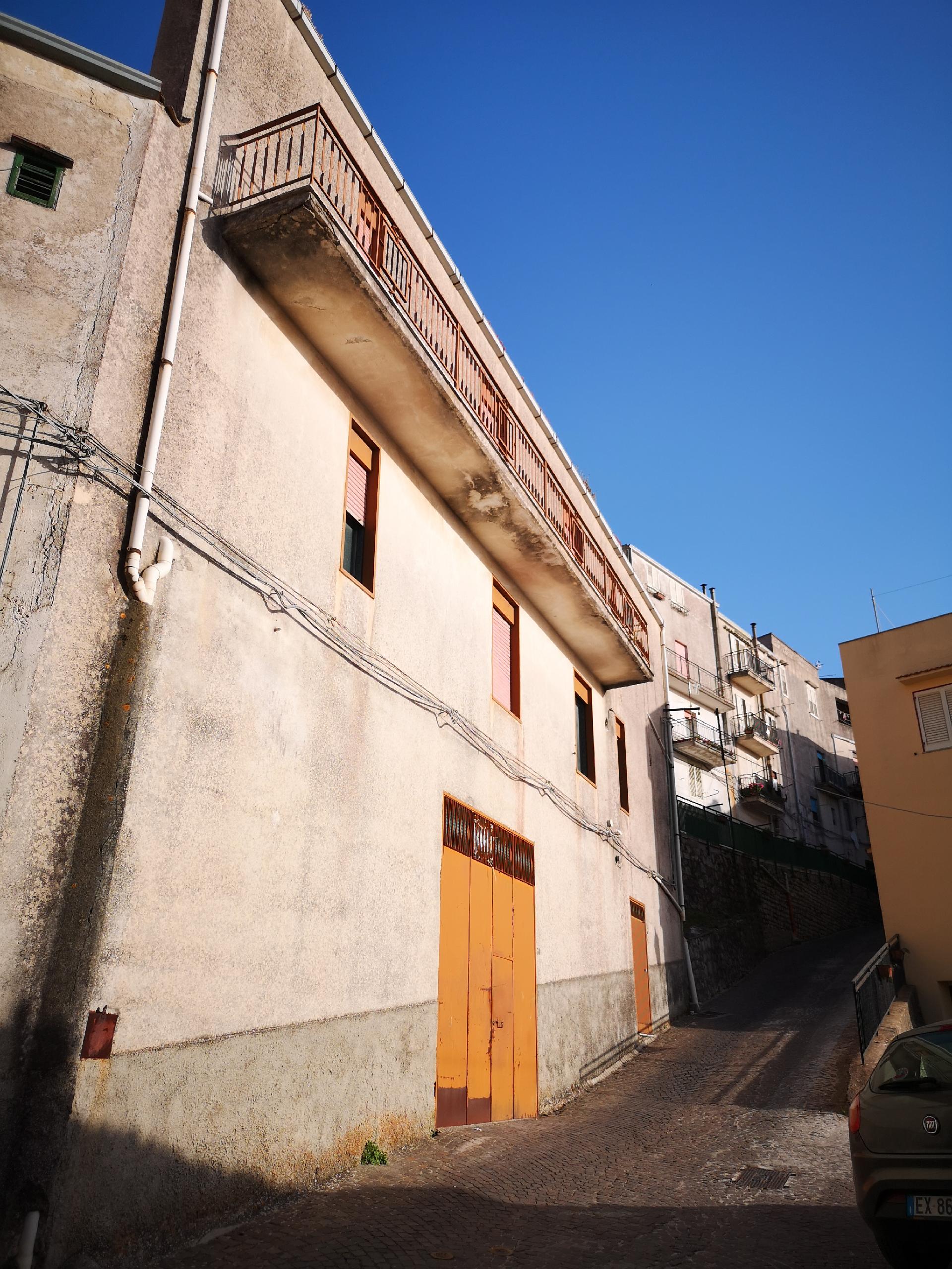 Fabbricato indipendente in Vendita a Giuliana Centro Storico (Palermo)
