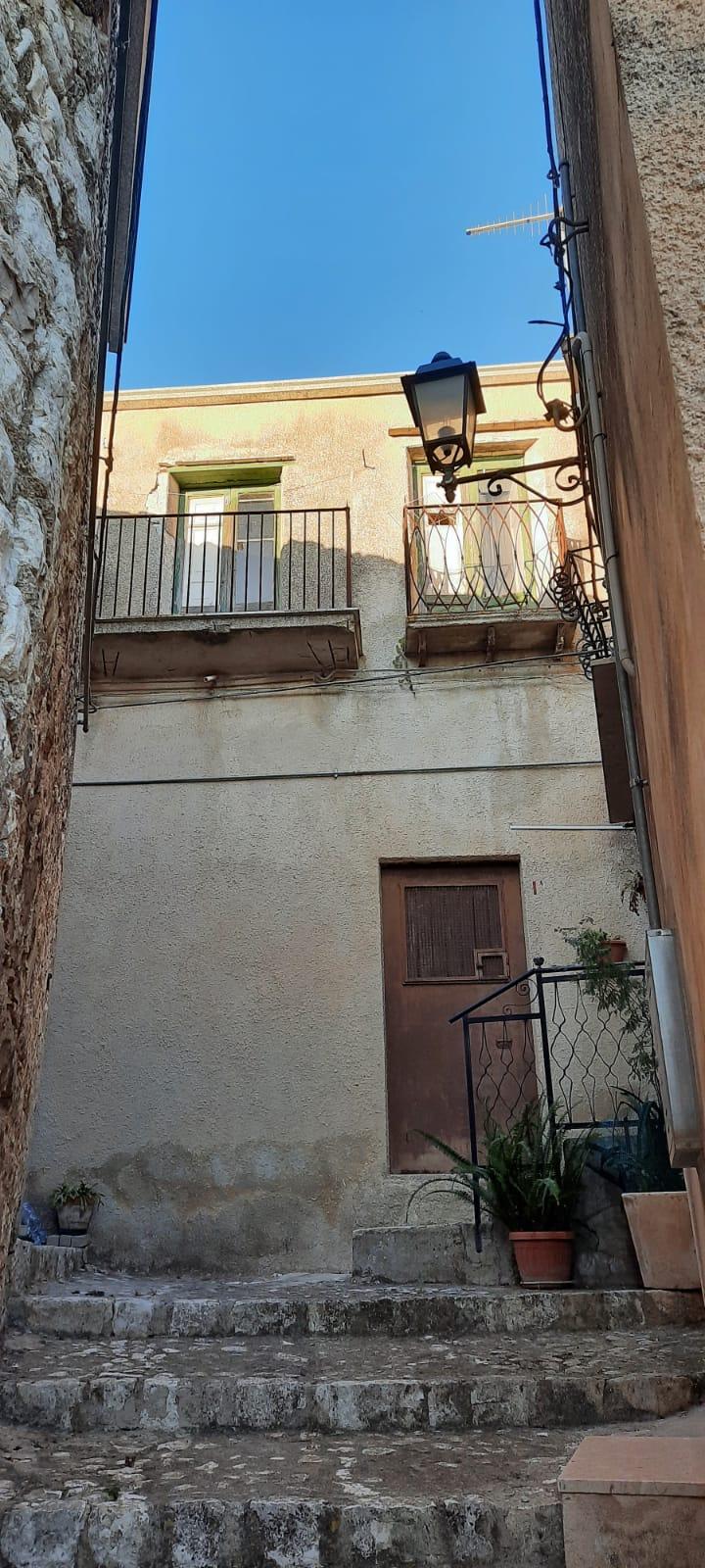 Casa singola in Vendita a Giuliana Centro Storico (Palermo)