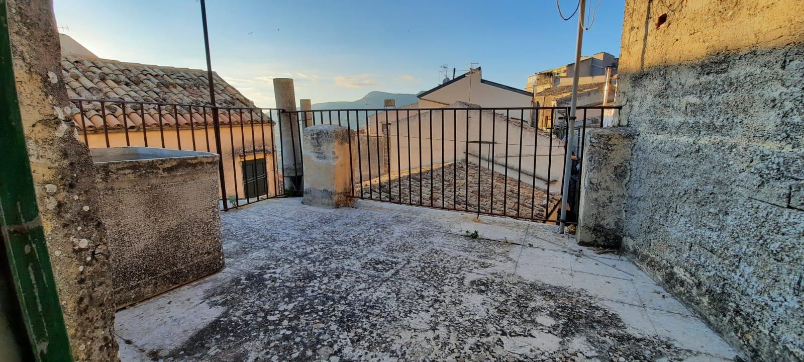 Casa singola in Vendita a Giuliana Centro Storico (Palermo)