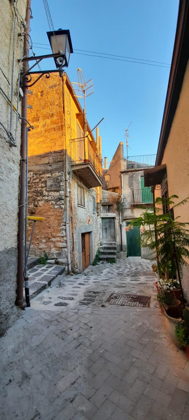 Casa singola in Vendita a Giuliana Centro Storico (Palermo)