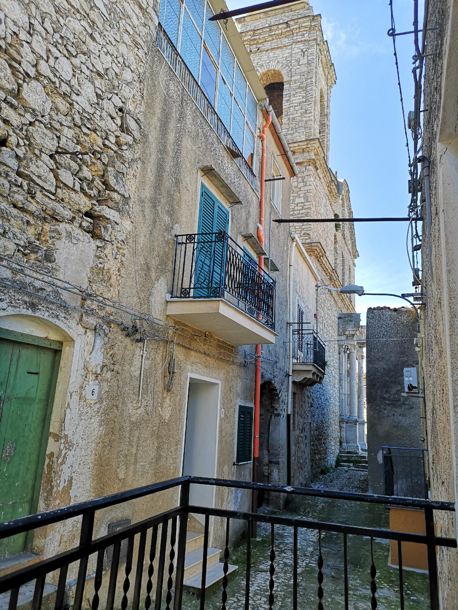 Casa singola in Vendita a Palazzo Adriano Centro storico (Palermo)