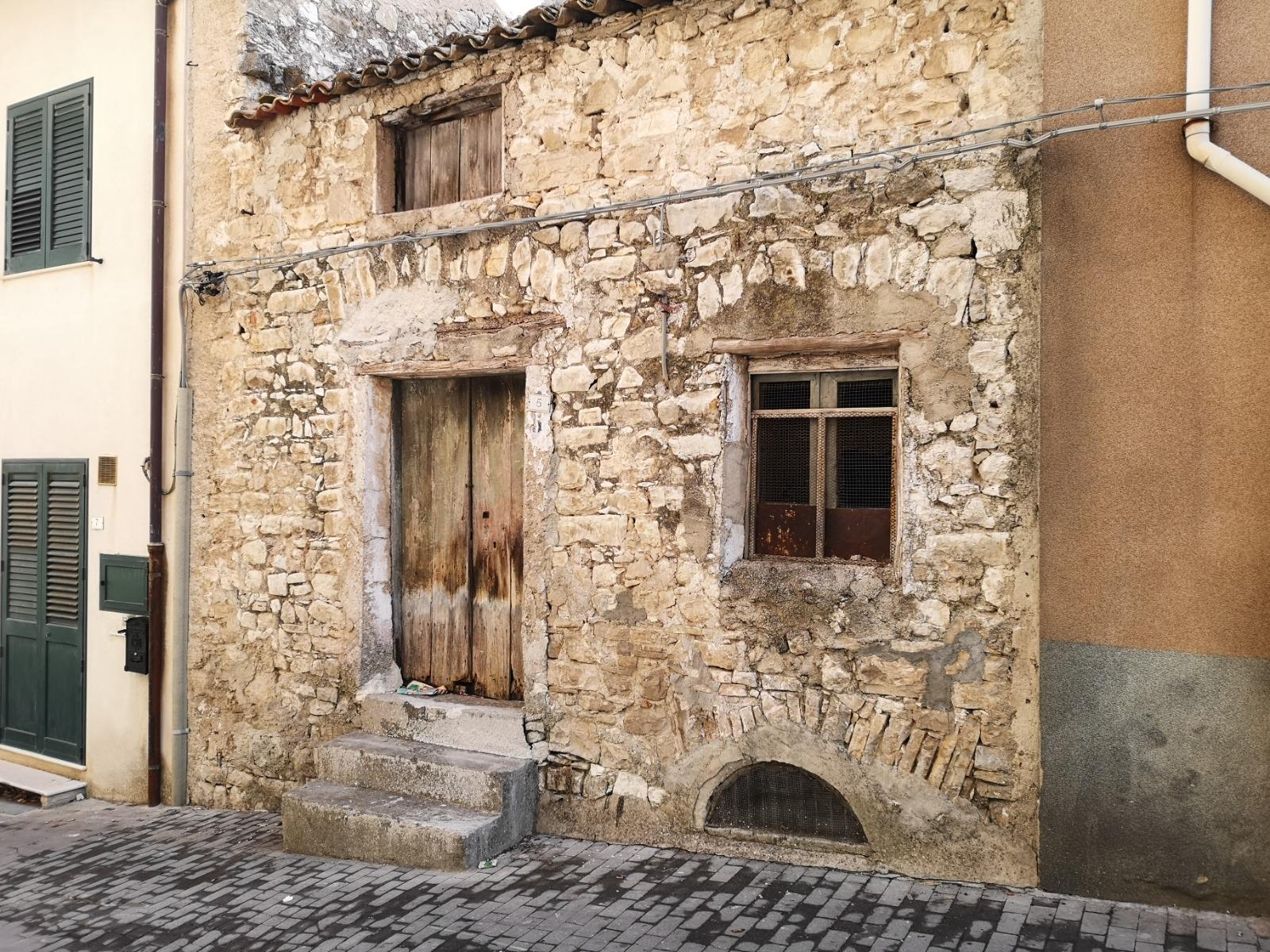 Casa singola in Vendita a Chiusa Sclafani Via Ungheria (Palermo)