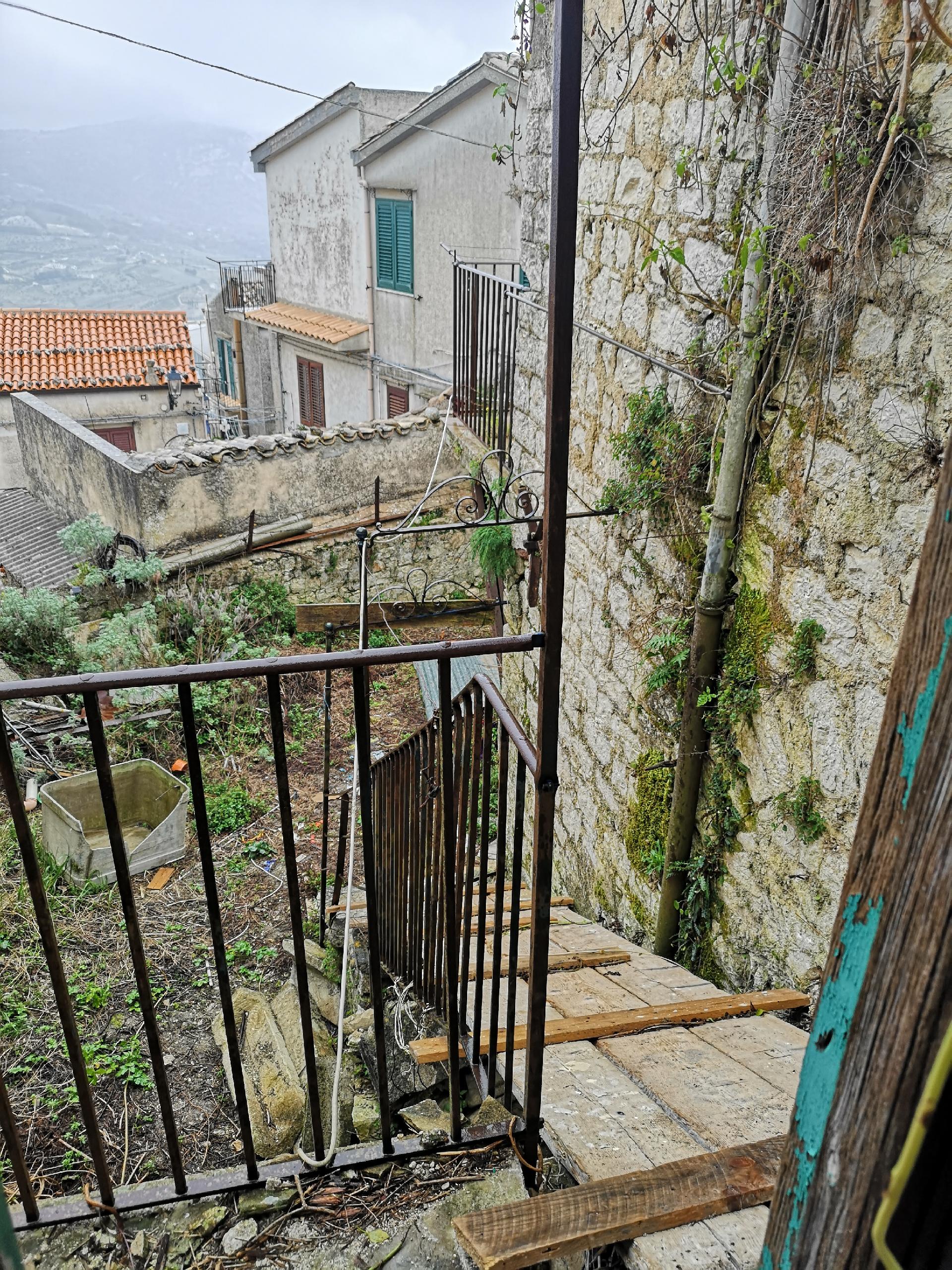 Casa singola in Vendita a Giuliana Centro Storico (Palermo)