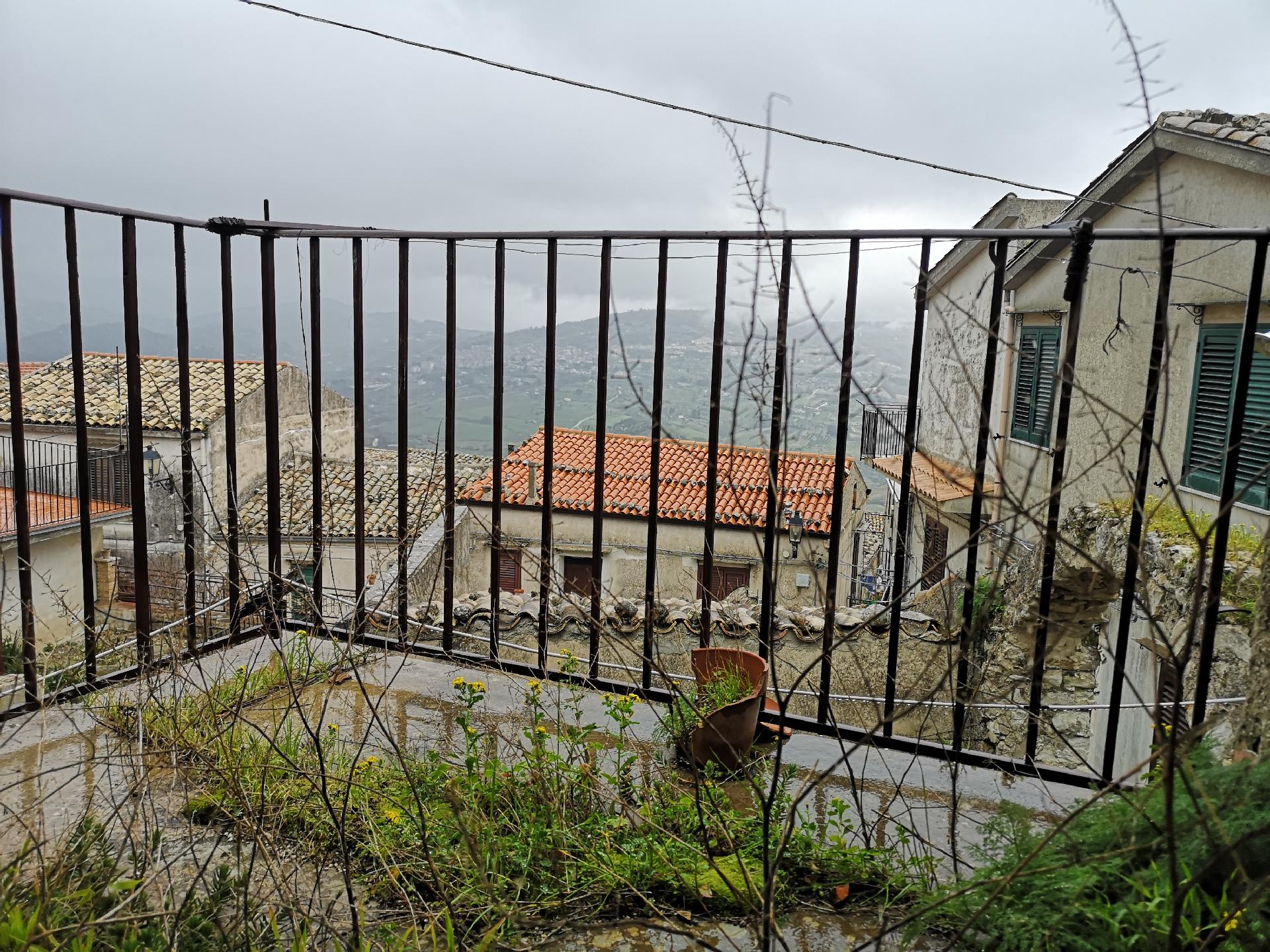 Casa singola in Vendita a Giuliana Centro Storico (Palermo)