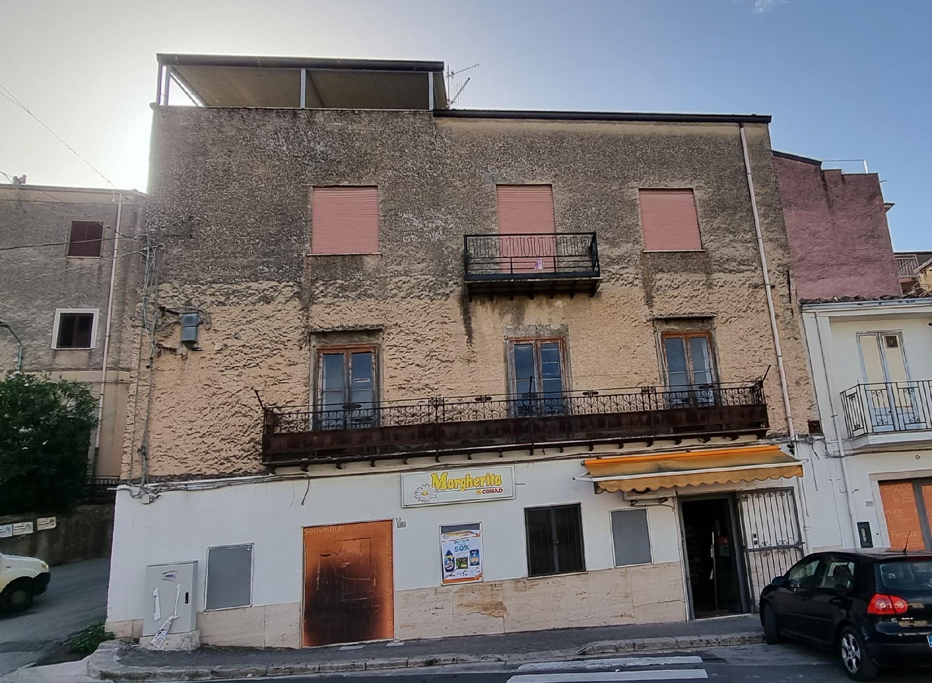 Appartamento in Vendita a Chiusa Sclafani centro storico (Palermo)