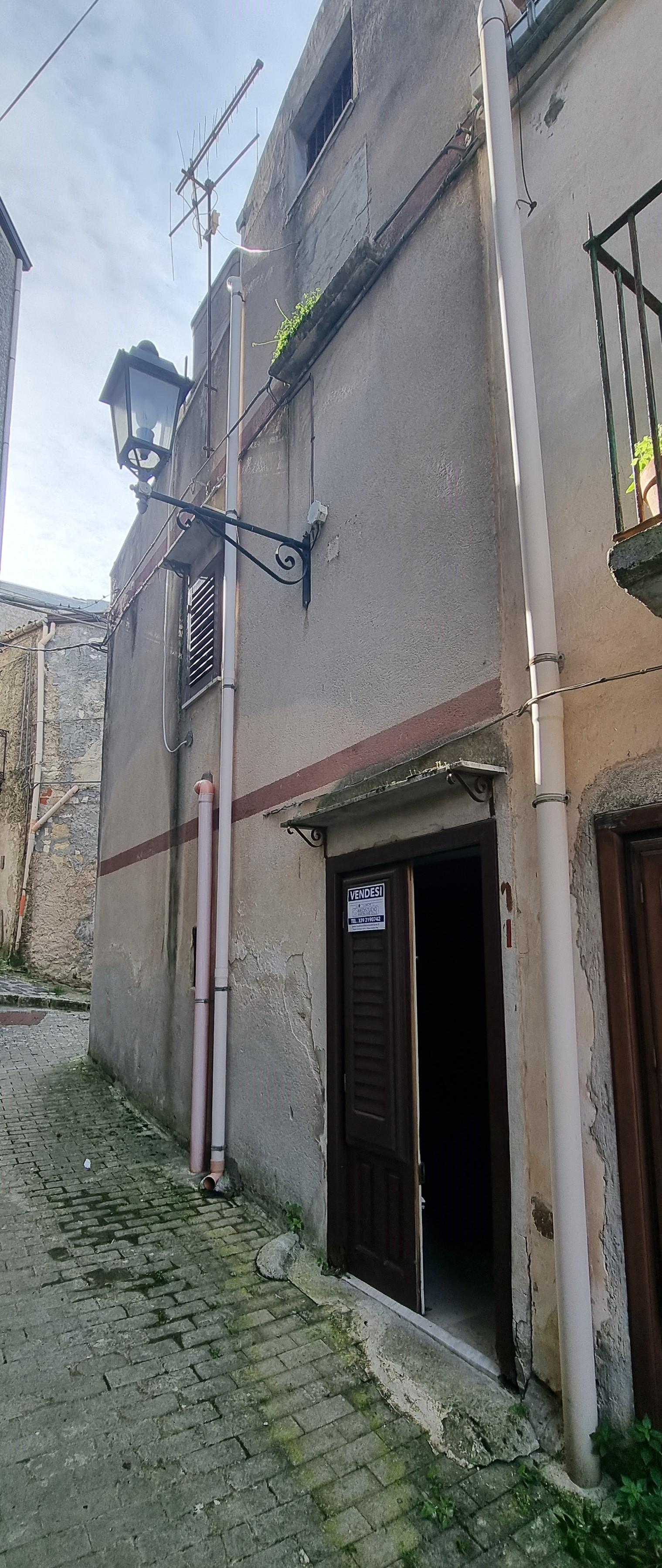 Casa singola in Vendita a Giuliana Centro Storico (Palermo)