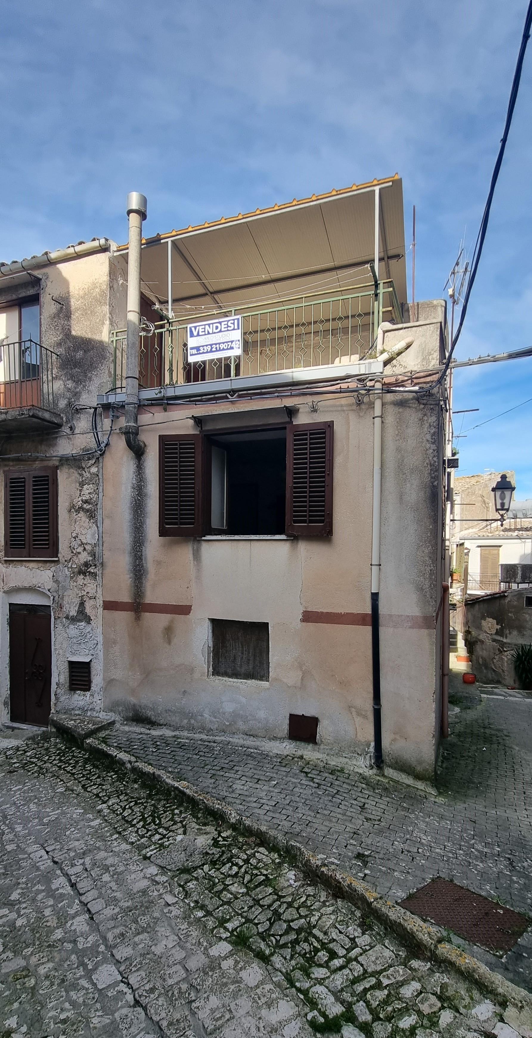 Casa singola in Vendita a Giuliana Centro Storico (Palermo)