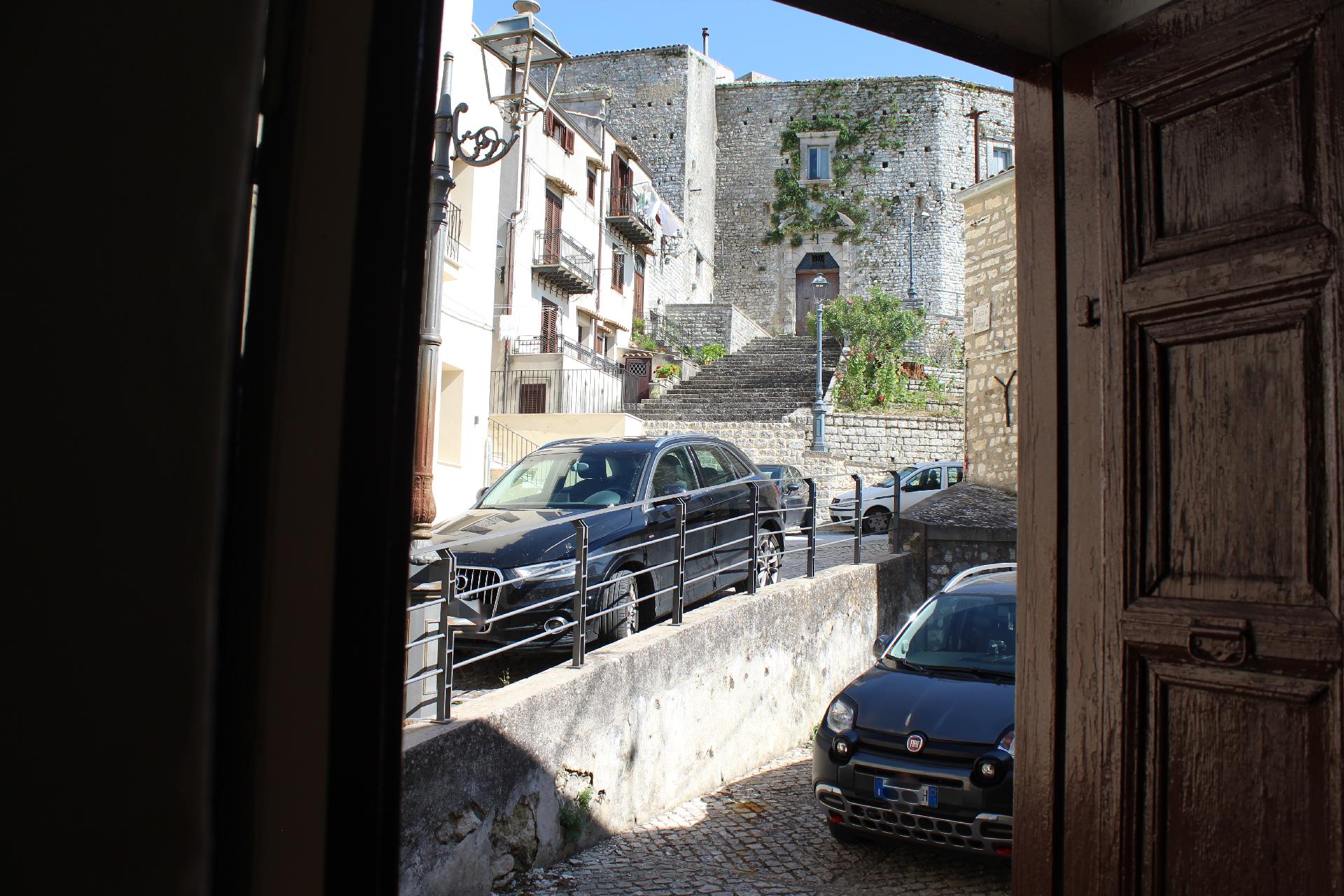 Casa singola in Vendita a Giuliana Centro Storico (Palermo)