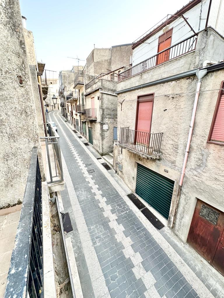 Casa singola in Vendita a Giuliana Centro Storico (Palermo)