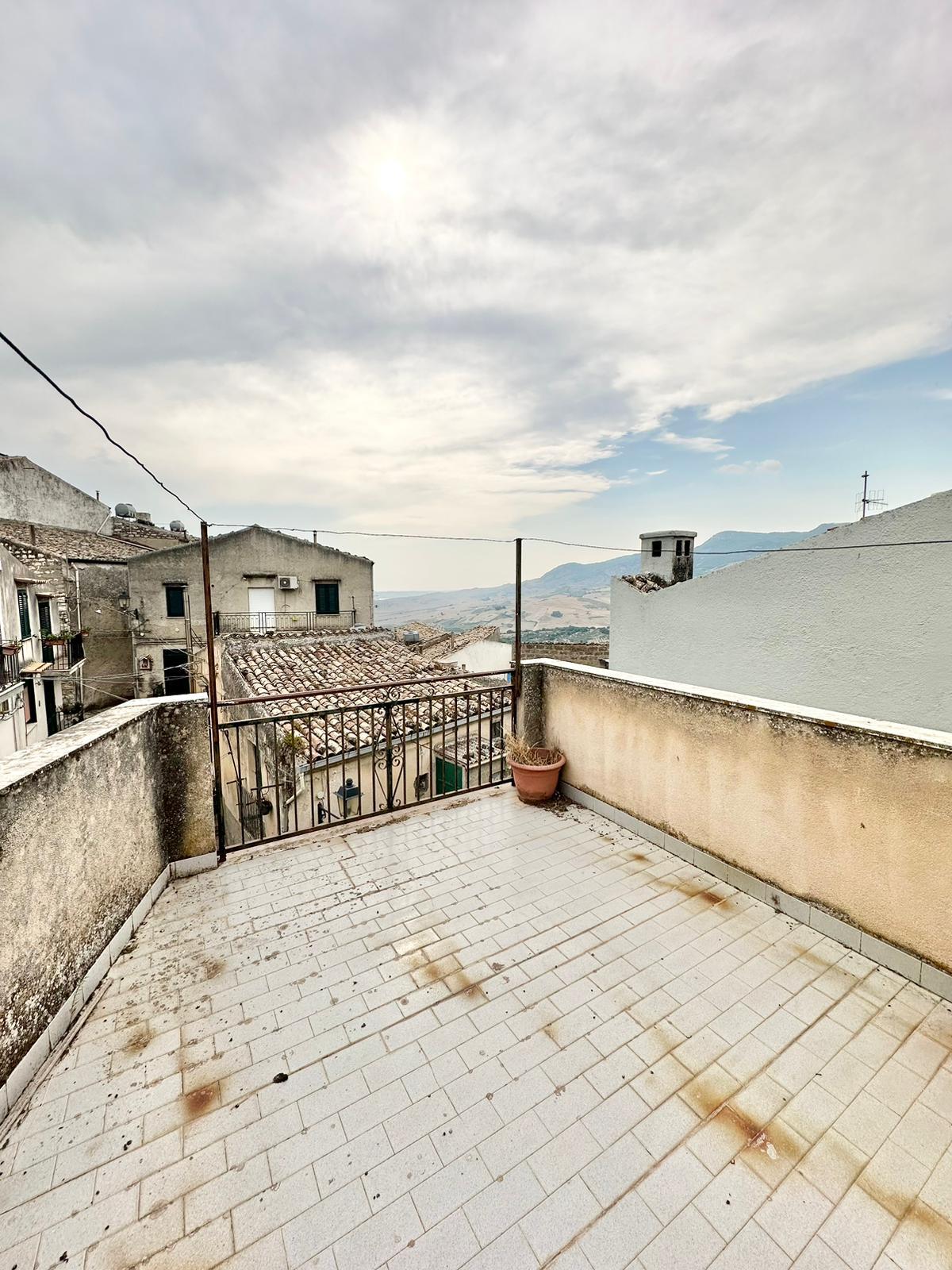 Casa singola in Vendita a Giuliana Centro Storico (Palermo)