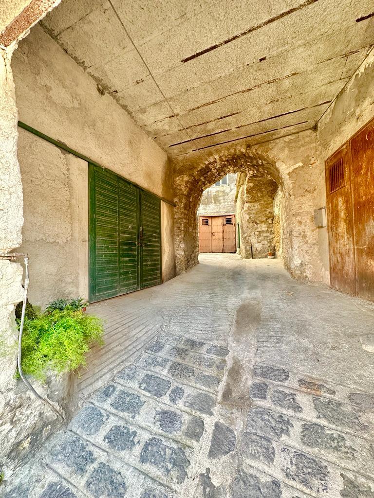 Casa singola in Vendita a Giuliana Centro Storico (Palermo)