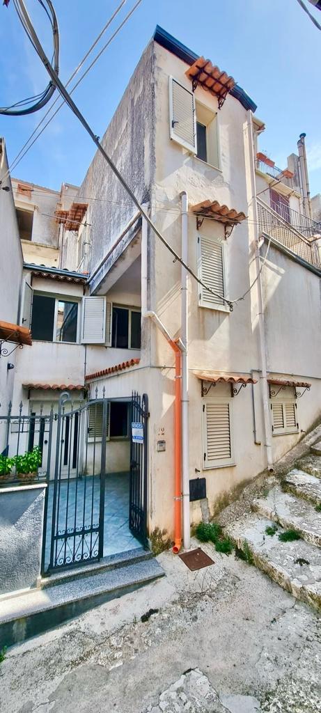 Terratetto in Vendita a Giuliana Centro Storico (Palermo)