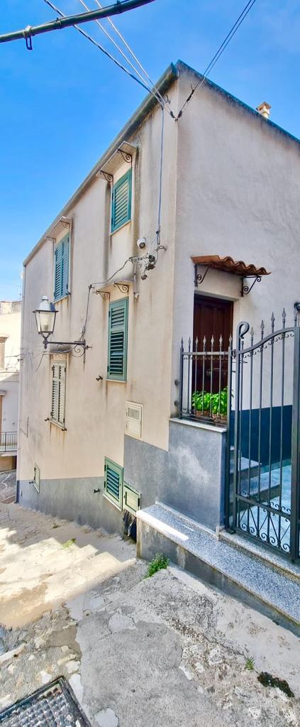 Terratetto in Vendita a Giuliana Centro Storico (Palermo)